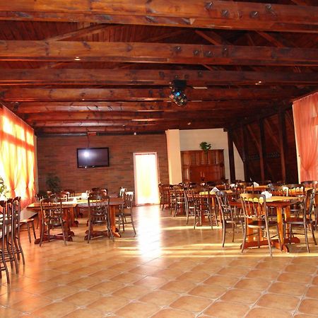 Hotel Junior Zamosc  Bagian luar foto