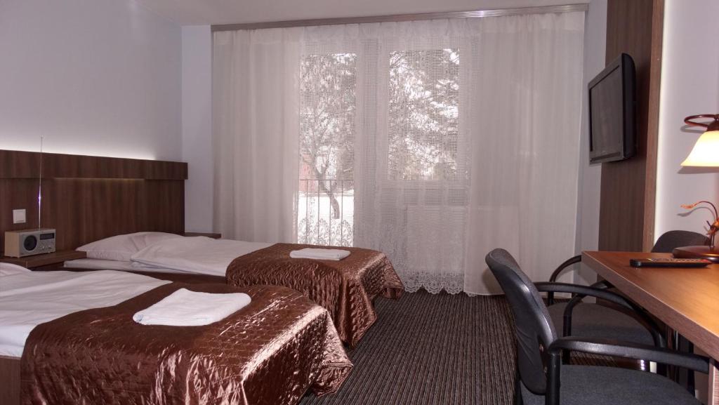 Hotel Junior Zamosc  Bagian luar foto